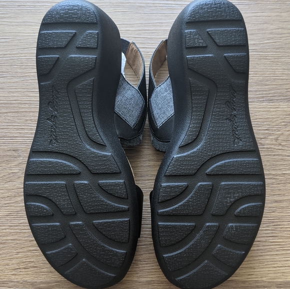 Easy Spirit Black Kaffi Slingback Wedge Sandal - Picture 3 of 8